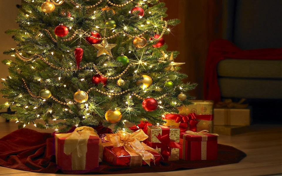 Biểu tượng giáng sinh là một biểu tượng đặc biệt và quan trọng trong dịp lễ này. Những hình ảnh của ông già Noel, cây thông và quà tặng sẽ mang đến cho bạn cảm giác ấm áp và đầy hạnh phúc. Hãy cùng khám phá thêm về những biểu tượng giáng sinh đầy ý nghĩa này.