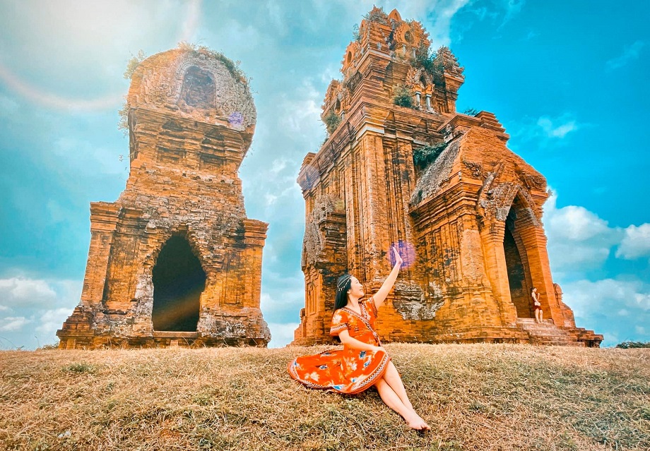 Địa điểm du lịch Bình Định - Tháp Bánh Ít